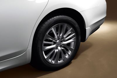 Infiniti "18-inch, Split 5-spoke Aluminum-alloy Wheel". 18-inch, Split 5-spoke Aluminum-alloy Wheel Front and Rear 18 x 8.0 (1-piece) D0300-1M025